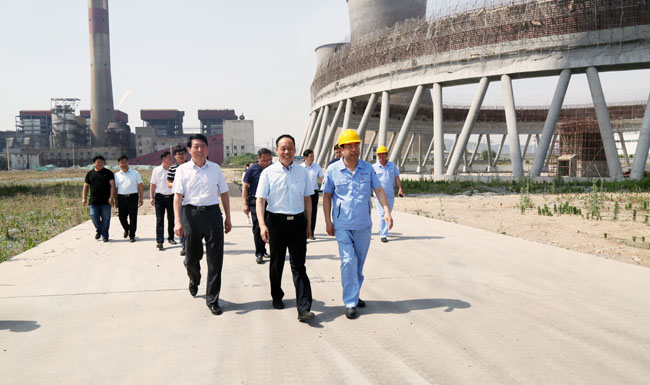 洛陽(yáng)市政協(xié)黨組副書記、副主席張世敏到萬基?2×60萬千瓦機(jī)組工地調(diào)研