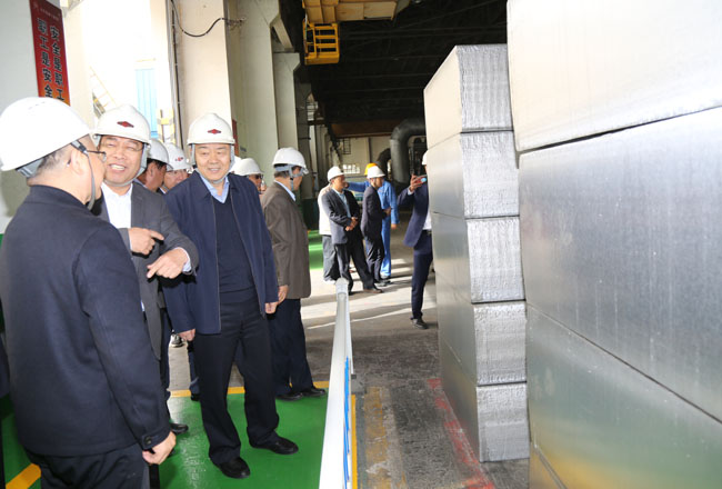 河南省企業(yè)聯(lián)合會、企業(yè)家協(xié)會會長梁鐵山一行到萬基控股集團調(diào)研指導工作