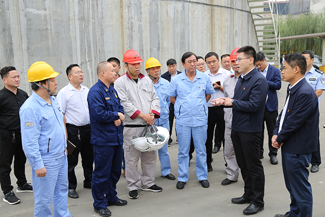 縣委副書記、縣長王智到萬基控股集團進行節(jié)前安全檢查