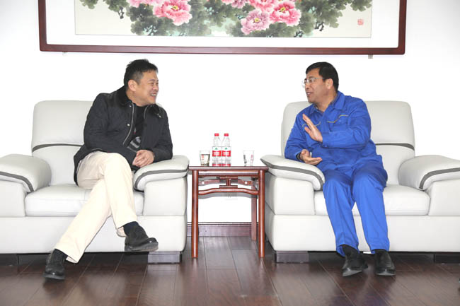 光大銀行鄭州分行東風路支行行長尚明勝、副行長張濤到萬基控股集團調(diào)研