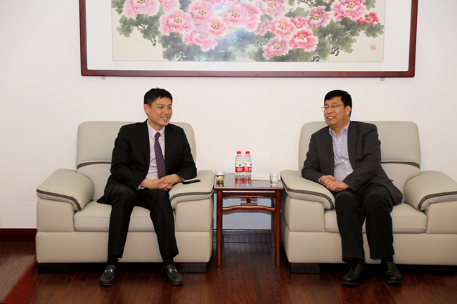 廣東英聯包裝股份有限公司董事長、總經理翁偉武一行到我公司訪談